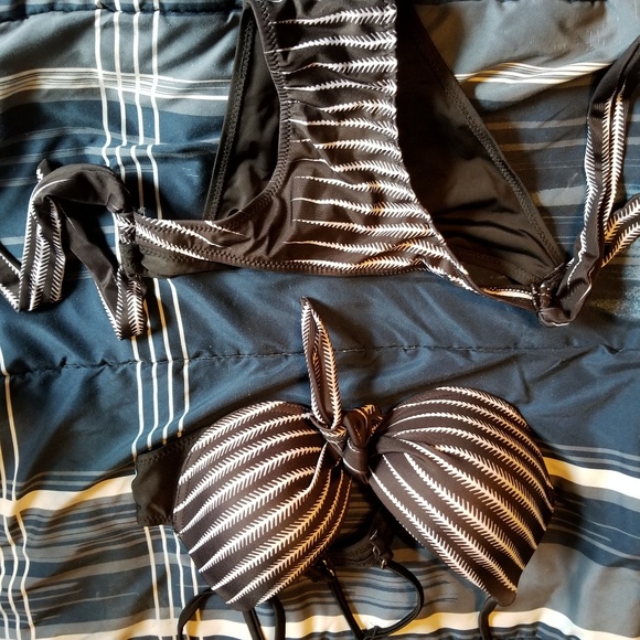 Other - 2 piece black n white bikini